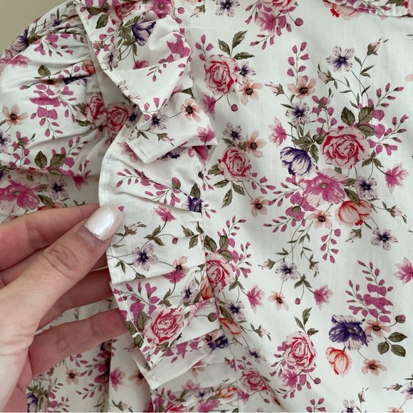 - Glamorous White Vintage Flower Crop Ruffled Blouse, NWT - Picture 4 of 13